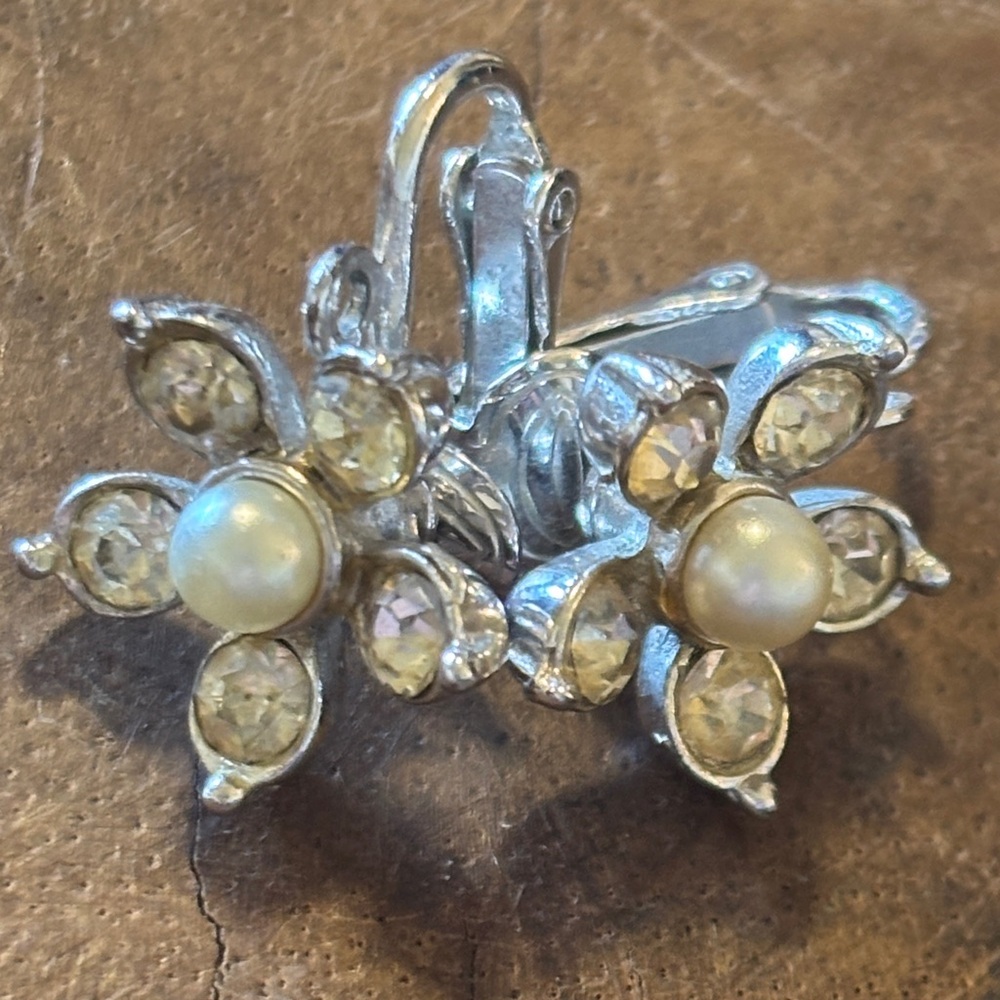 Vintage Sarah Coventry Faux Pearl Rhinestone Clip On Earrings